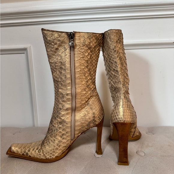 Rare gold shimmery snake skin booties with zipper. Size 38 - Picture 2 of 8